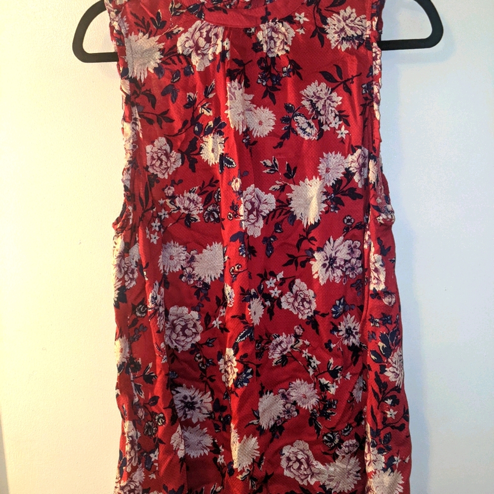 Sleeveless floral top